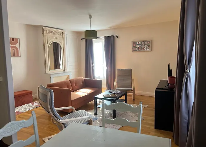 Apartment Joli Duplex Plein Centre, Parking Sur Demande A La Reservation Issoire